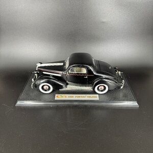 Signature Models 1:18 Scale Die Cast Metal 1936 Pontiac Deluxe Black with Stand